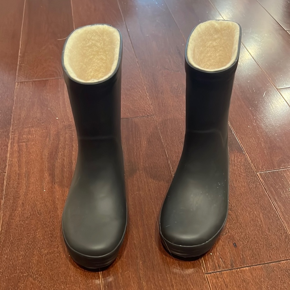 Brand new never worn Naturino rain boots